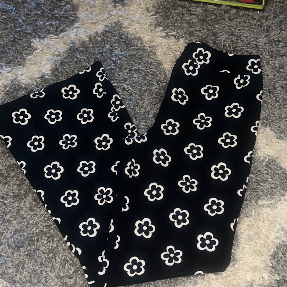 Black and White Floral Pants bell bottoms youth size 12 stretchy